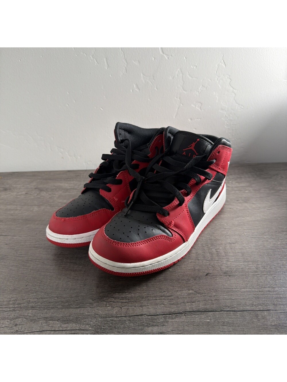 Nike Air Jordan 1 Mid Black Gym Red White GS Youth Size 7Y Basketball Shoes